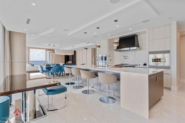Building Photo - 17975 Collins Ave