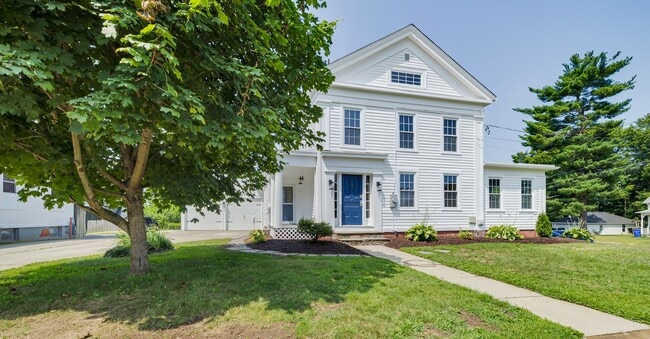 Building Photo - 1070 Enfield St