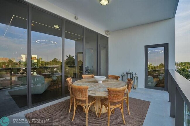 Building Photo - 20 Isle of Venice Dr