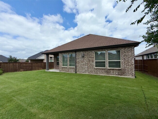 Building Photo - 1804 Welker Dr