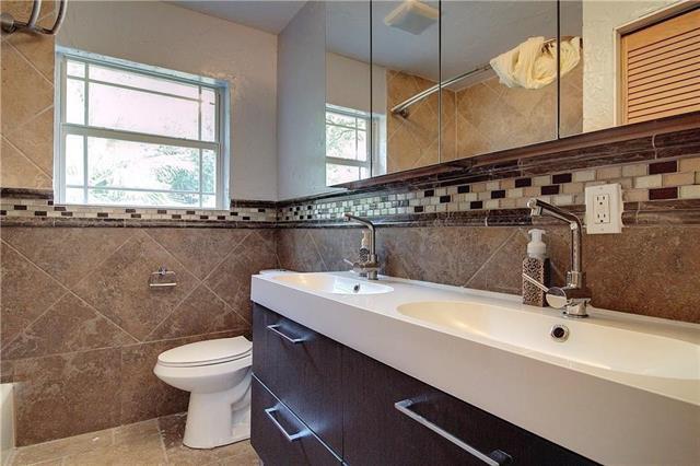 Building Photo - 8115 Claremont Dr