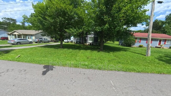 Building Photo - 504 Willow Ln
