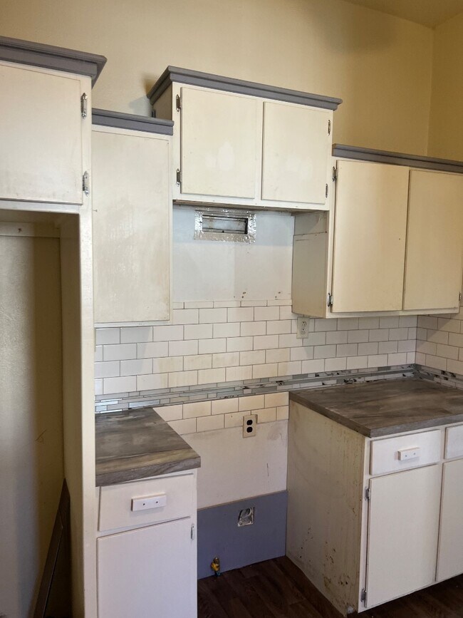 Building Photo - 1460 N Edward St