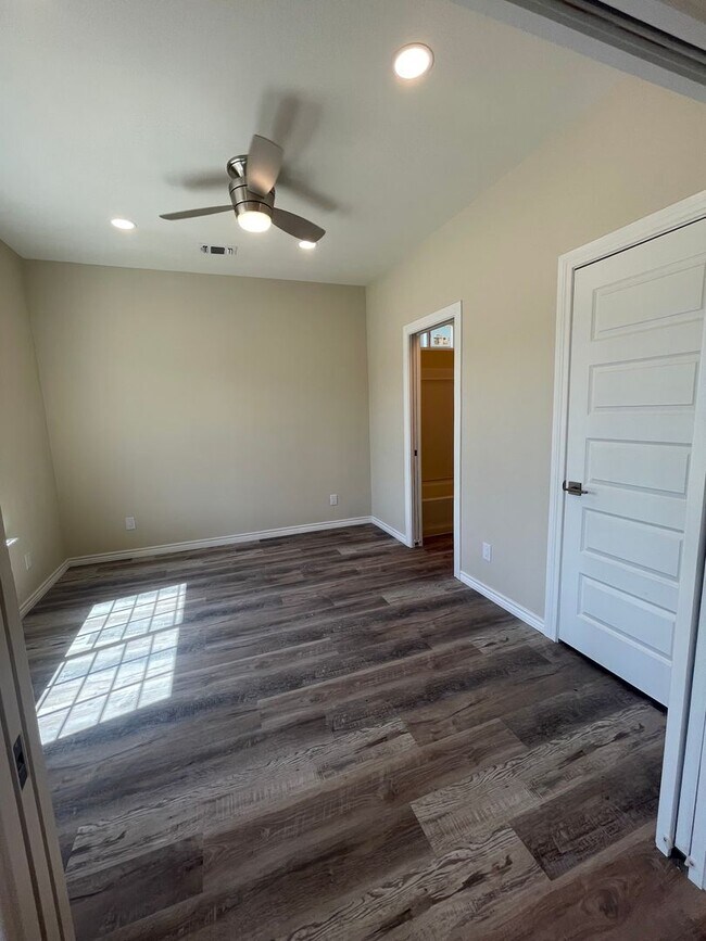 Building Photo - NEW ON MARKET