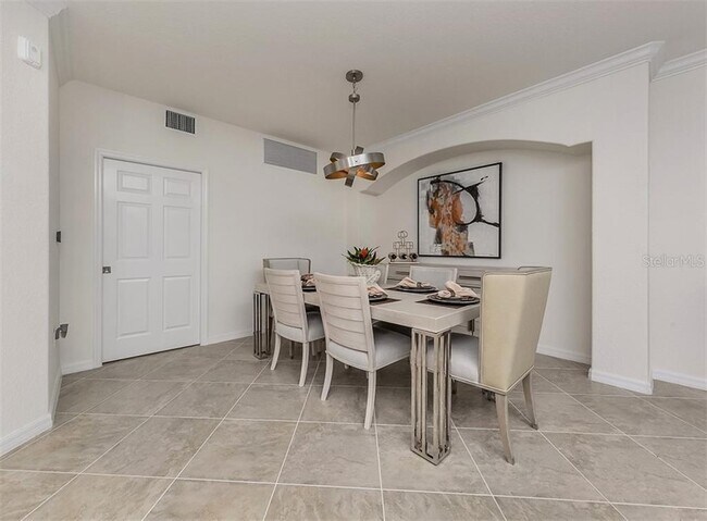 Building Photo - 10792 Tarflower Dr