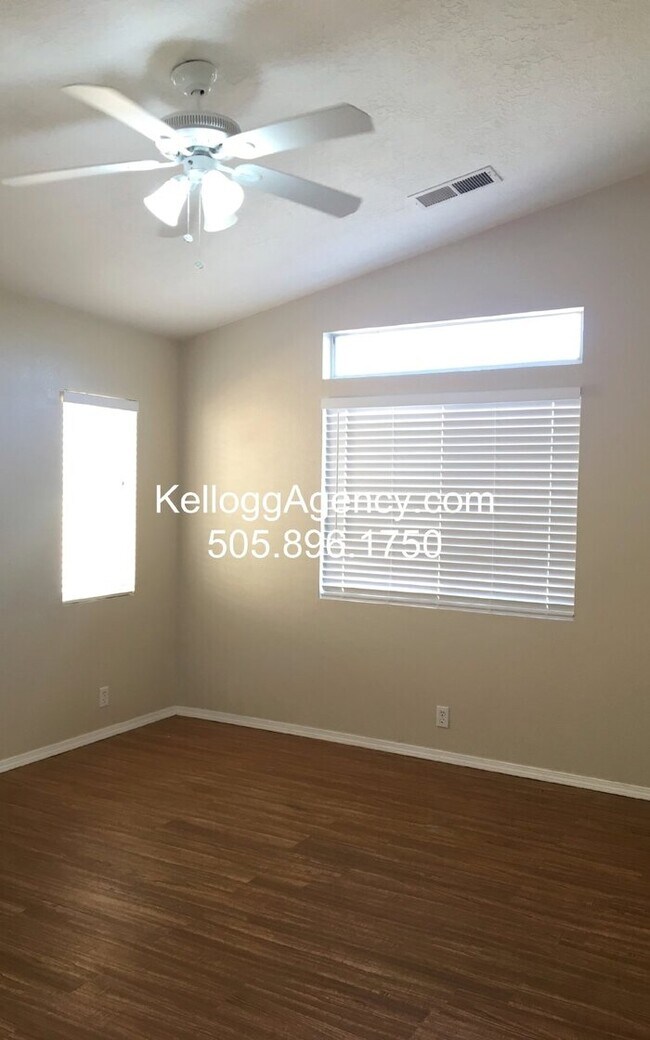 Building Photo - Enchanted Hills - 3BR/2Bath - NO CARPET