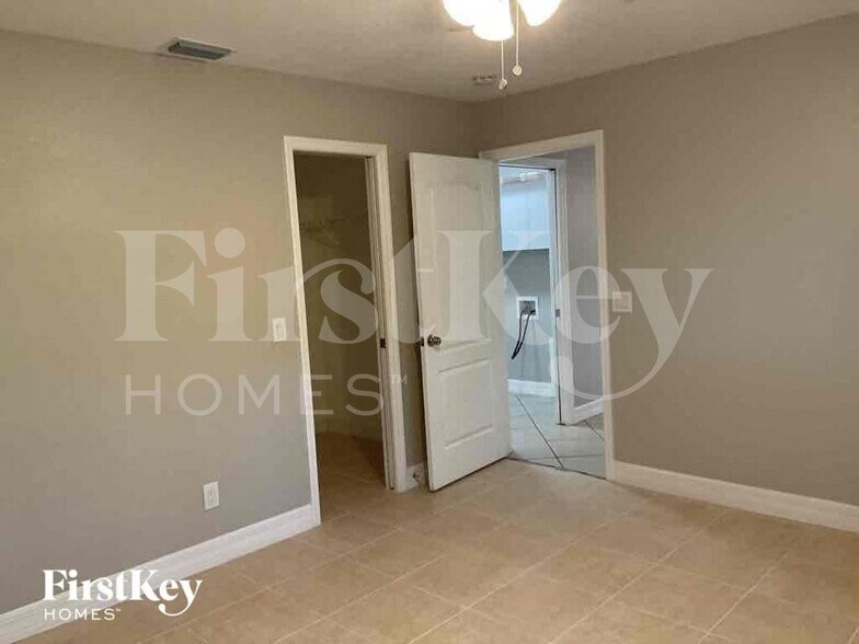 Building Photo - 314 SE 15th St