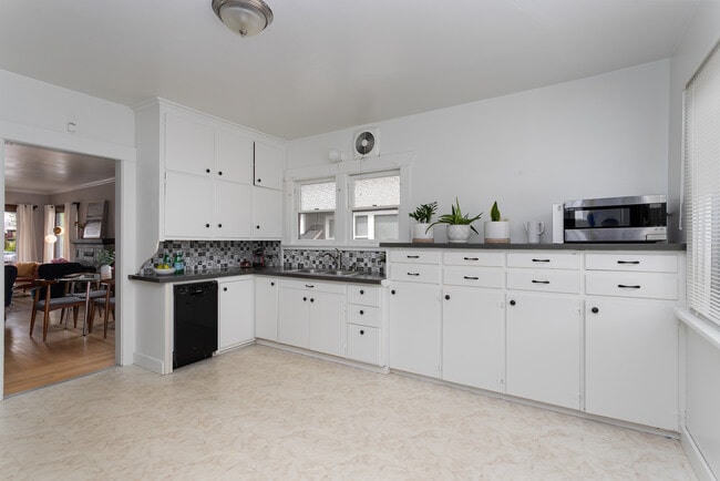 Building Photo - 3819 S G St