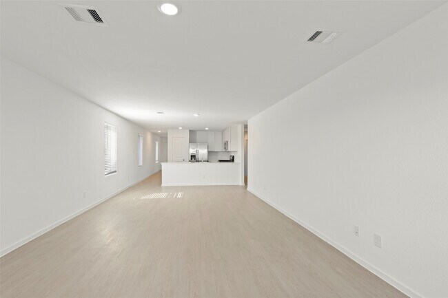 Building Photo - 16854 Great Highlands Dr