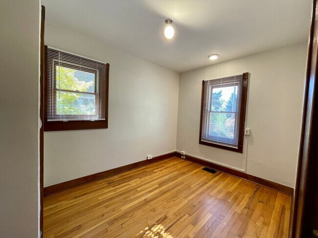Building Photo - $0 DEPOSIT OPTION, NEW PAINT, TRADITIONAL BRICK HOME, WALKING DISTANCE TO DU!! LARGE BACKYARD, DE...