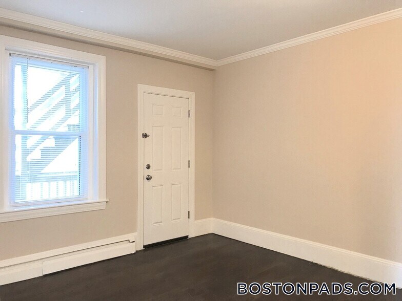 Building Photo - 286 Revere St