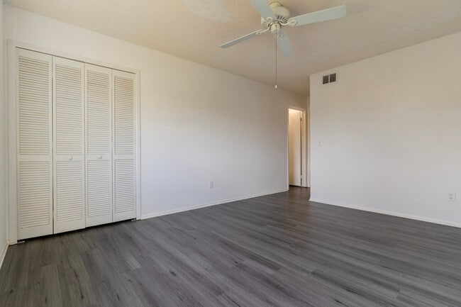 Building Photo - 756 Aquatic Dr