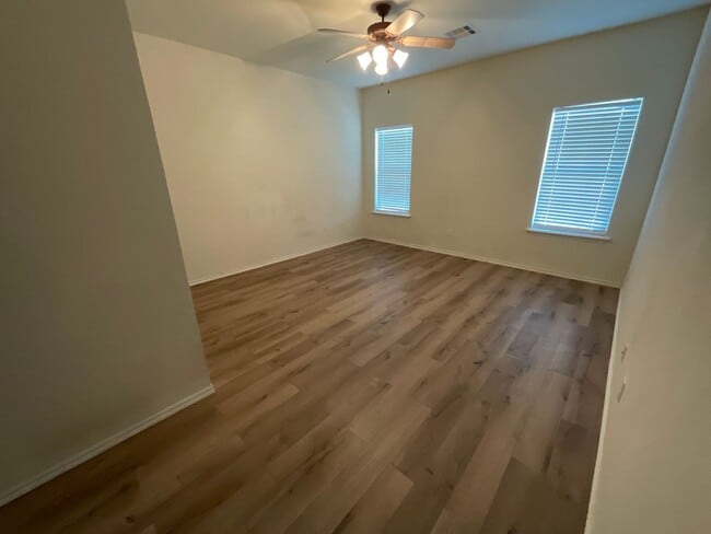 Building Photo - 6800 Old Glory Ln