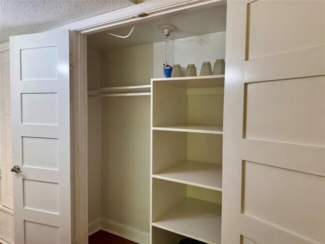 Building Photo - 2300 Nacogdoches Rd