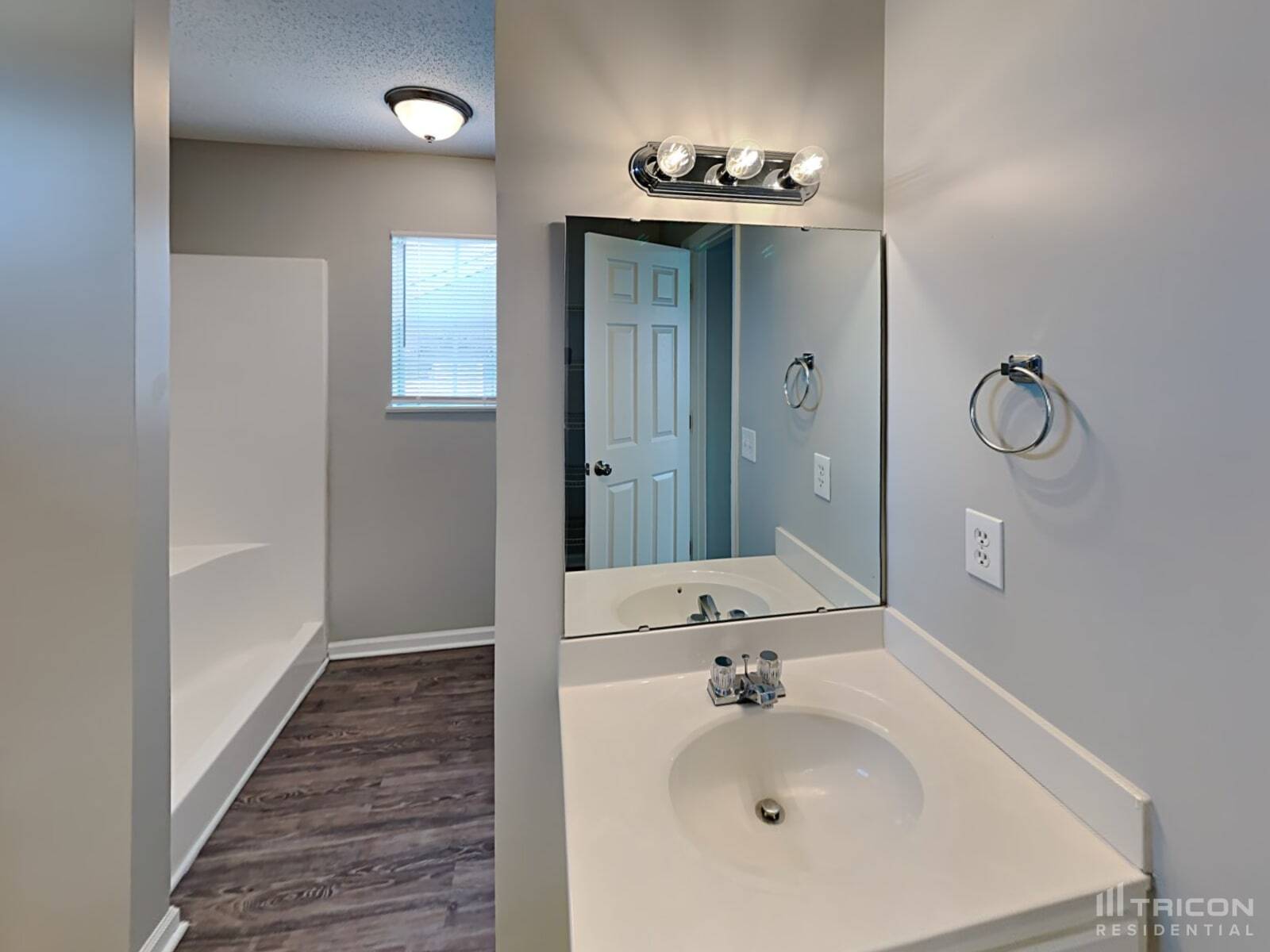 Building Photo - 204 Fox Grove Cir