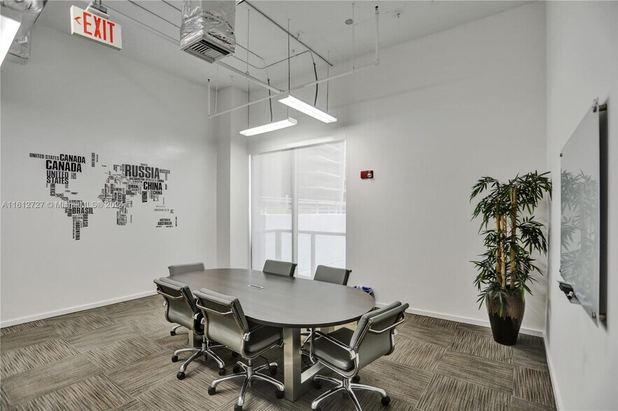 Building Photo - 1050 Brickell Ave