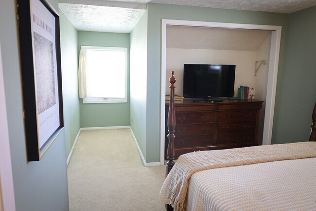 Building Photo - 1523 N Hershey Rd