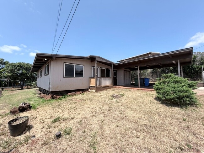 Building Photo - 3 Bedroom 1.5 Bathroom Single Family House Makakilo Home with Yard & Cool Breezes!