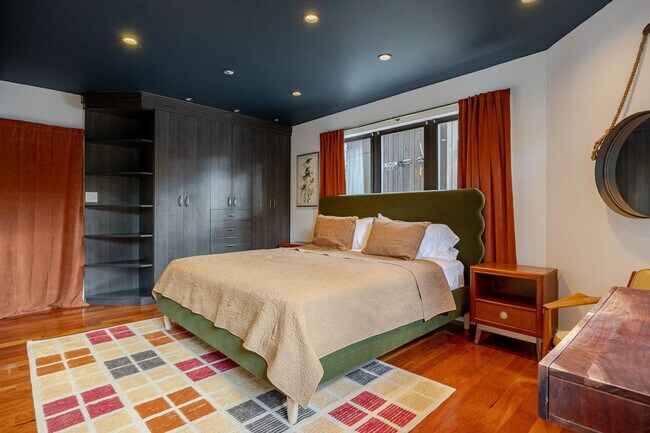 Building Photo - 2720 N Fillmore St