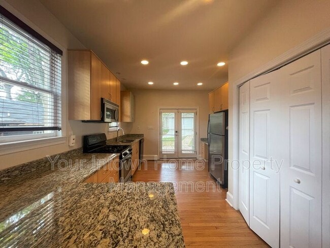Building Photo - 639 Somerset Terrace NE