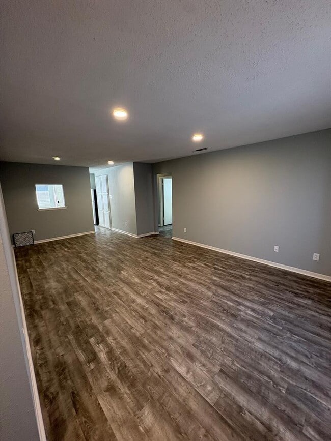 Building Photo - 317 W William Cannon Dr