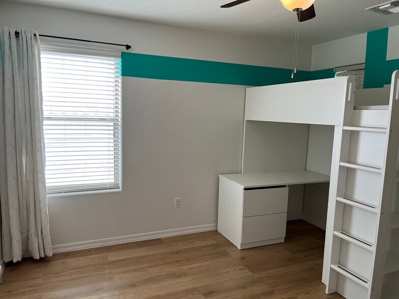 Building Photo - 10437 S Painted Mare Dr