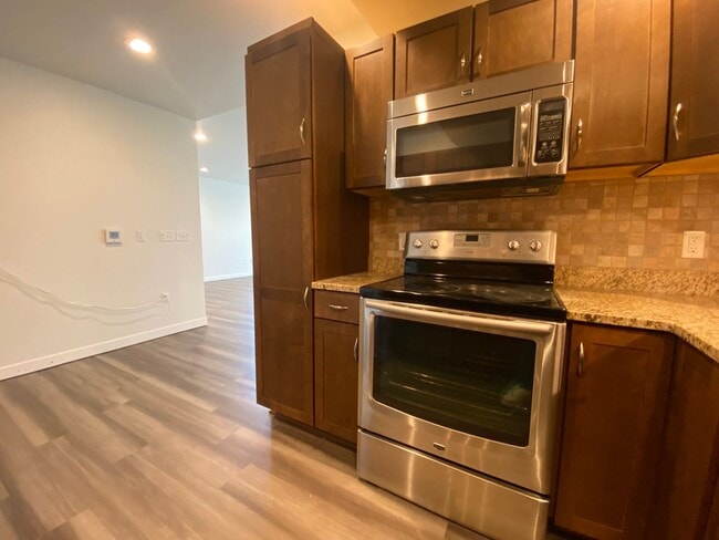 Building Photo - $2,575 | 1 Bedroom, 2 Bathroom Condo | Pet...