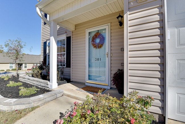 Building Photo - 4 BR/Loft near Simpsonville!  Lawn Maintenance included! Amenities & Close to Shopping & Restaurants