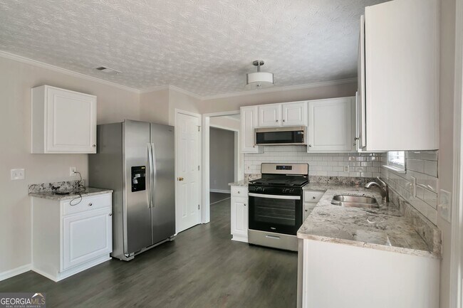 Building Photo - 1001 River Plantation Dr