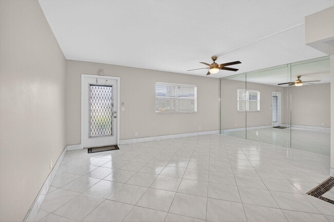 Building Photo - 195 Brittany F