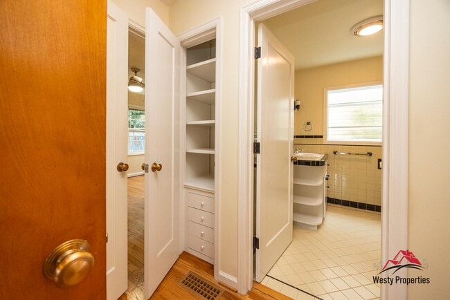 Building Photo - 3205 NE Davis St