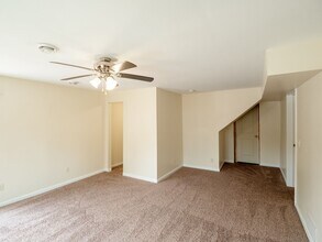 Building Photo - Cigar Shop-Lower