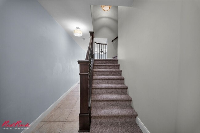 Building Photo - Charming 3 Bedroom Townhome