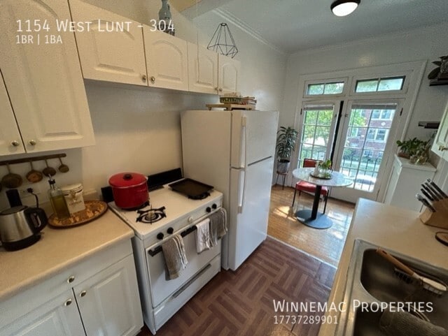 Building Photo - 1154 West Lunt-304