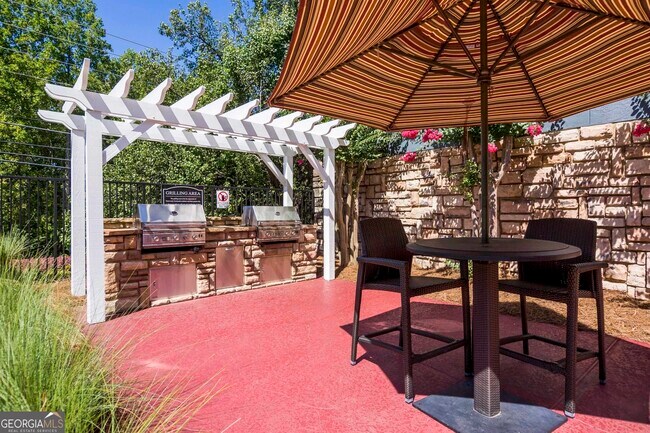 Building Photo - 6873 Peachtree Blvd