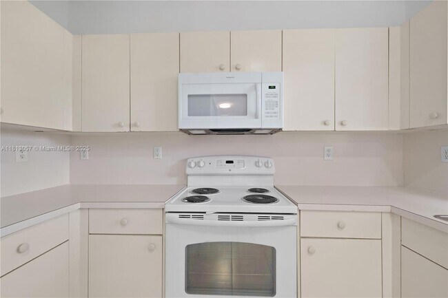 Building Photo - 1180 NE 41st Ave