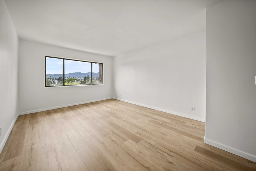 Building Photo - 600 West Stocker Street