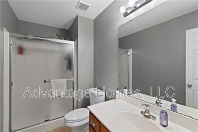 Building Photo - 11516 N Windsor Ave