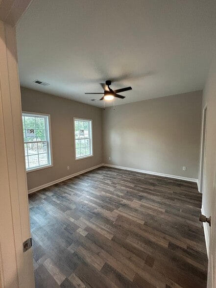 Building Photo - 14 Pine St