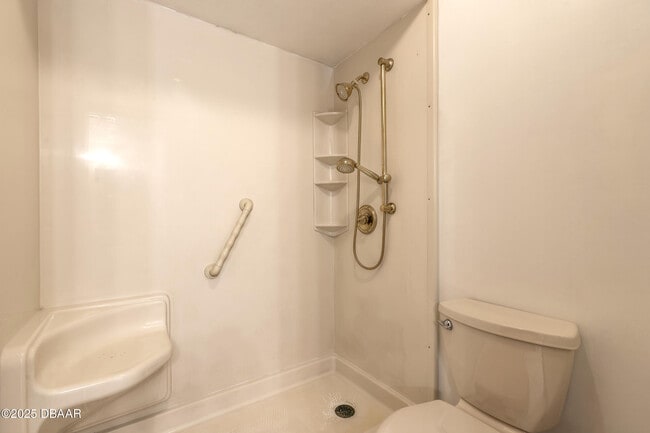 Building Photo - 120 Lakewood Village Cir