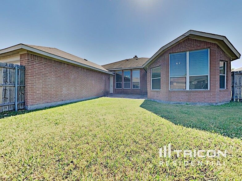 Building Photo - 1567 Nottingham Dr