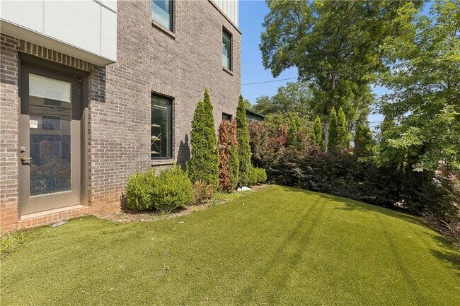 Building Photo - 102 Cityview Ct NE