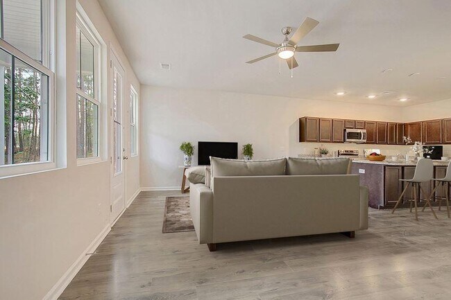 Building Photo - 121 Marigny St