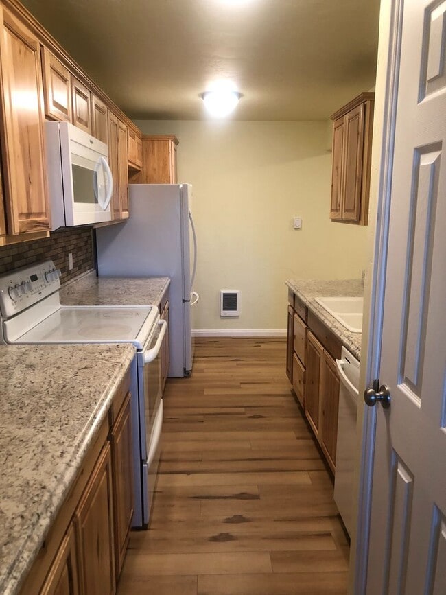 Building Photo - 2 BR Walkout Basement Apartment in Victor, ID