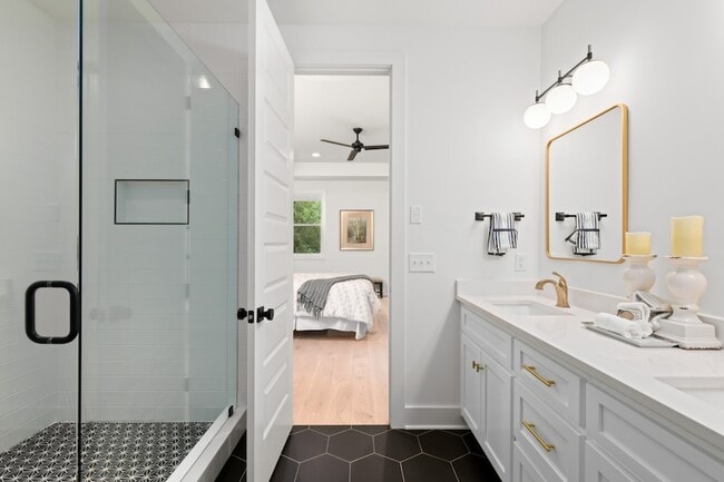 Building Photo - 212B Jennings Ave