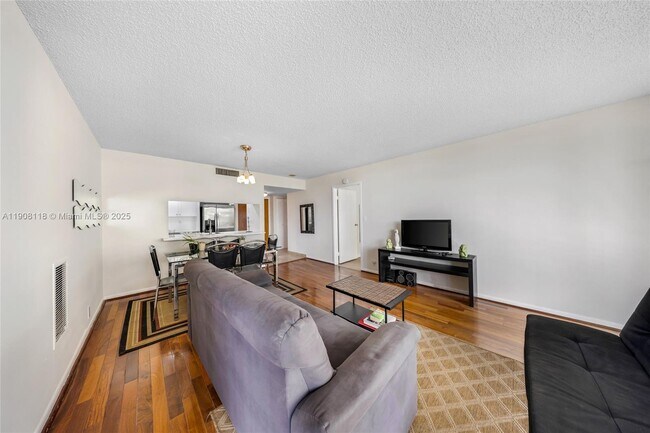 Building Photo - 7601 E Treasure Dr