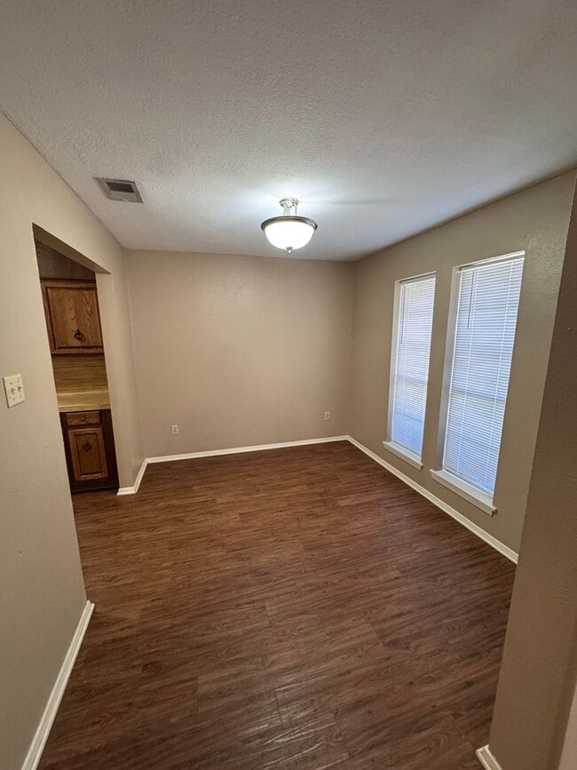 Building Photo - Cozy 3bedroom home