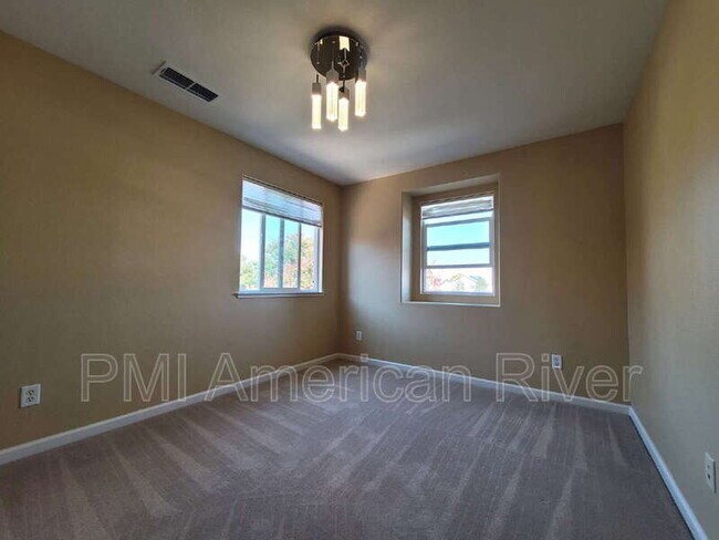Building Photo - 5421 Noyack Way