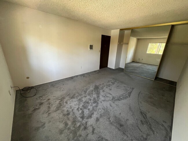 Building Photo - La Jolla Townhome For Rent
