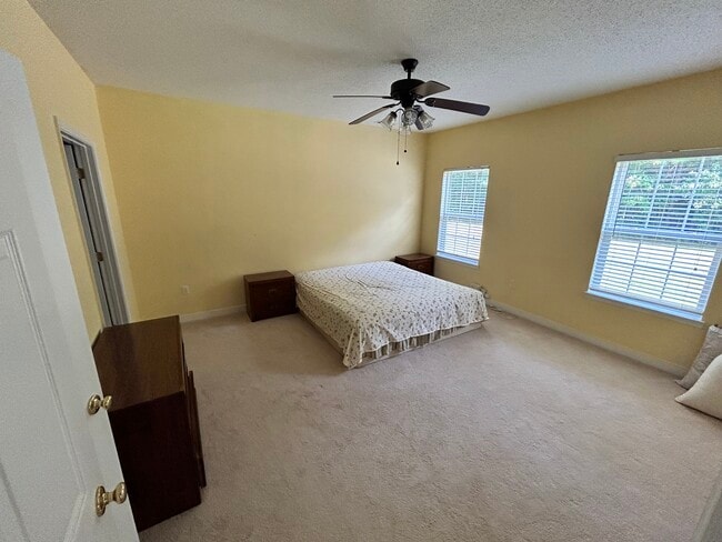 Building Photo - 4698 Twin Hickory Lake Dr, Glen Allen, VA 23059